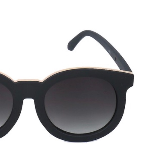 ✨LAST ONE ✨Fabulous trendy peepers sunglasses - Picture 5 of 6